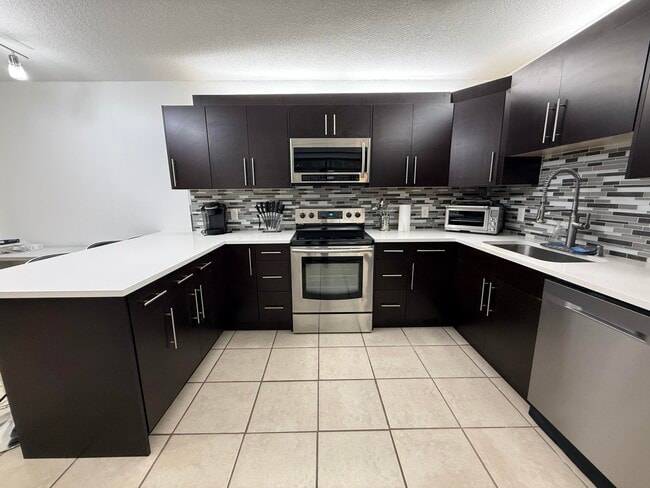 Building Photo - 2410 24th Ln