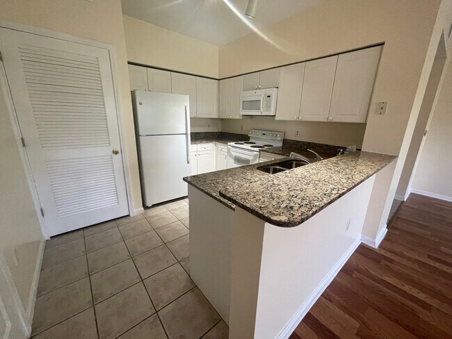 Building Photo - 601 Campus St