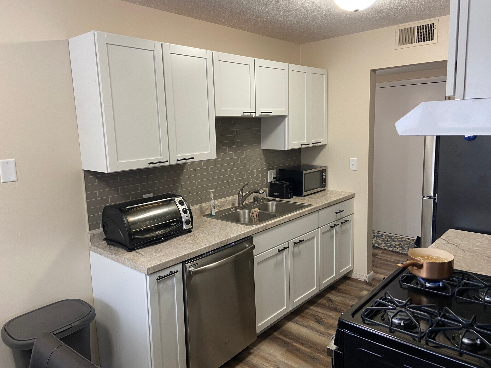 Building Photo - 2219 Marwood Dr