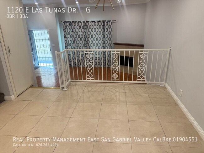Building Photo - 1120 E Las Tunas Dr