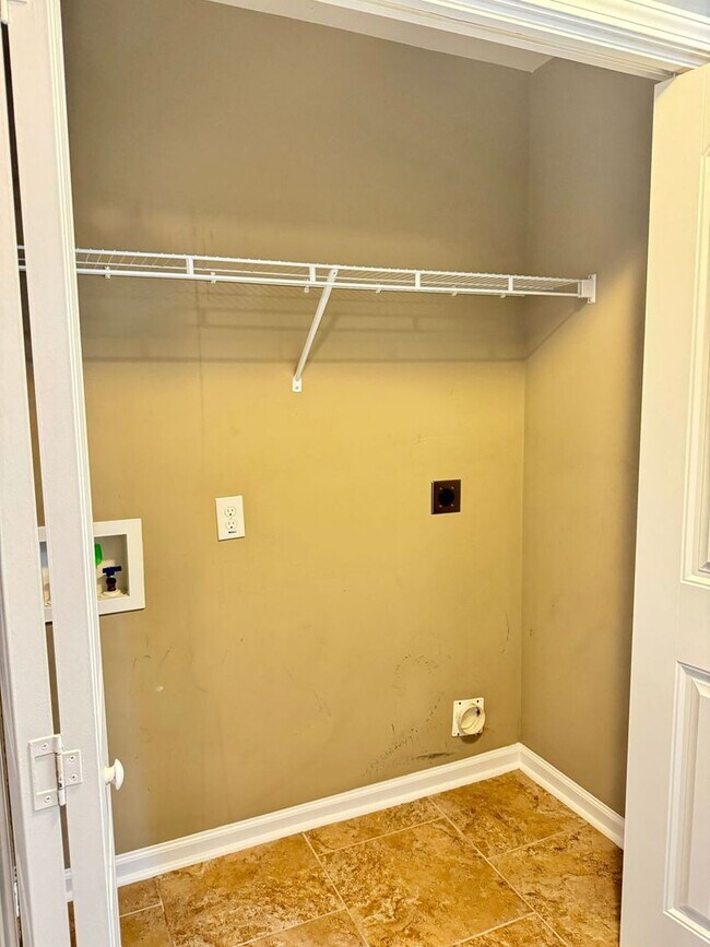 Building Photo - Large Open 4 Bedroom Home with Bonus! Tree Lined Backyard with Privacy Fence!