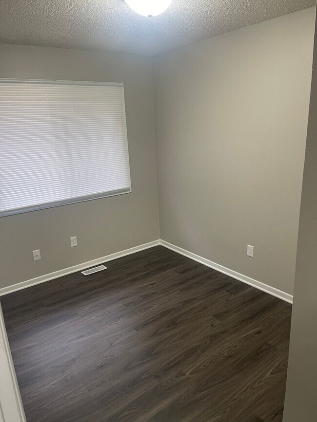 Building Photo - 1624 Pleasant View Dr