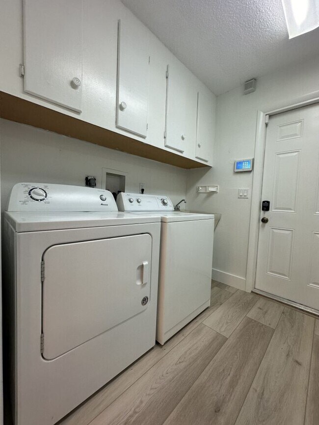 Building Photo - 2780 Landmark Dr