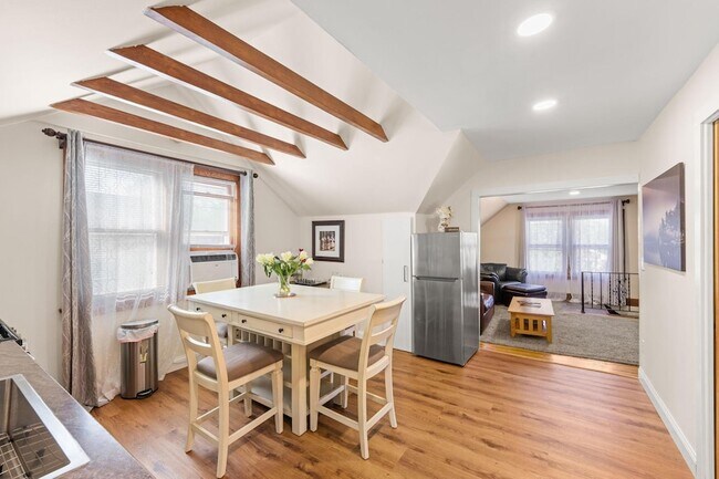 Building Photo - 2707 Garfield Ave