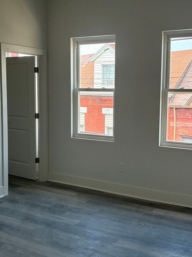 Building Photo - 1539 Lowrie St