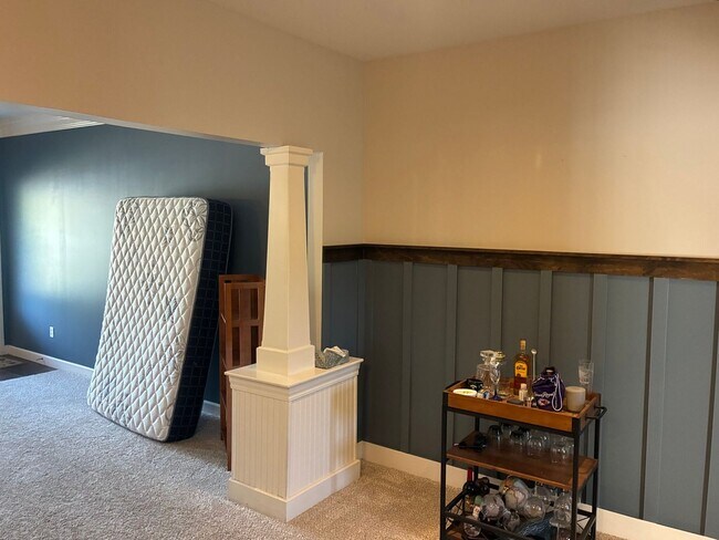 Building Photo - 4207 Gladden Ln