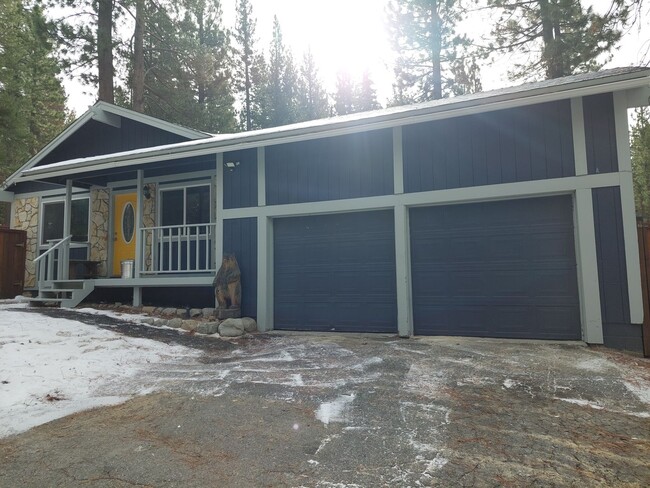 Building Photo - Three bedroom ski lease