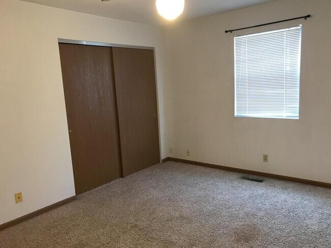 Building Photo - 921 Georgetown Dr