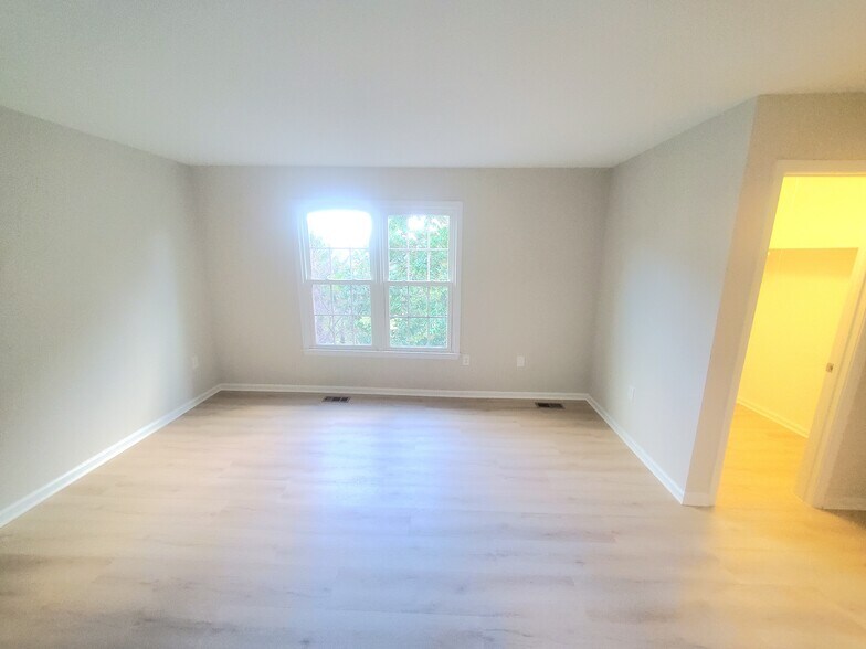 Building Photo - 14142 Betsy Ross Ln