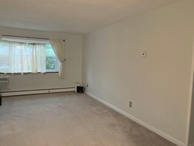 Building Photo - 366 Elliot St