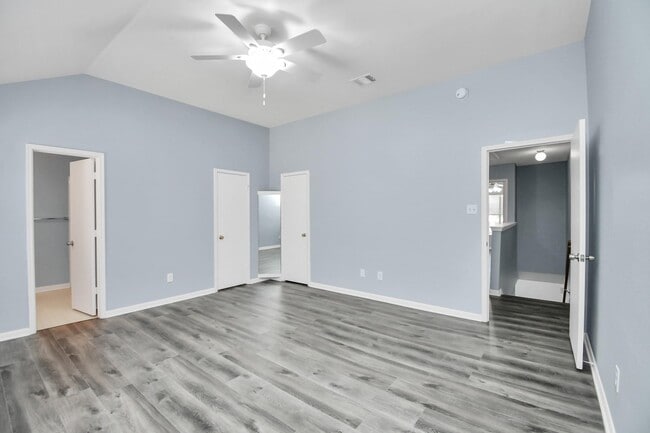 Building Photo - 10403 Shadow Oaks Dr