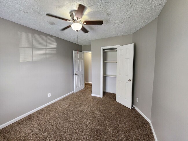 Building Photo - $1400 3 bed 2 bath Oak Grove Home