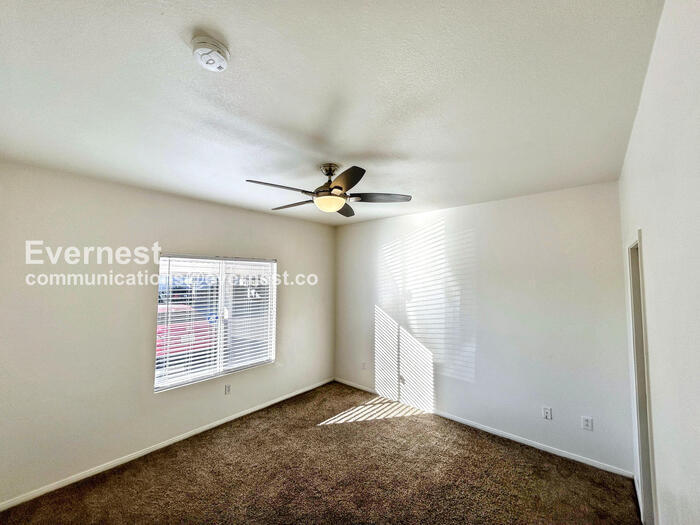 Building Photo - 5922 W Vegas Dr