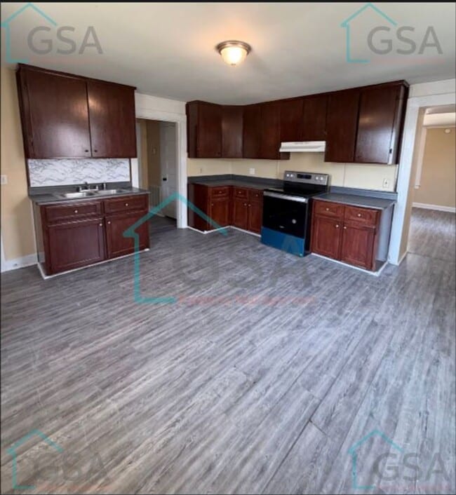 Building Photo - 2 Bedroom 1 Bath Available!