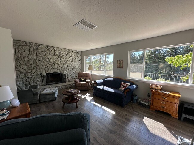 Building Photo - 2677 Rodney Dr