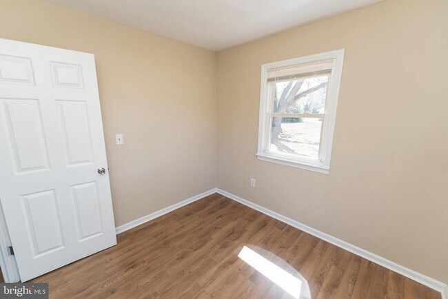 Building Photo - 504 Plover Rd