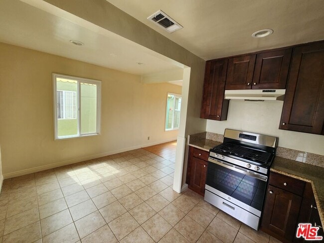 Building Photo - 5264 Cahuenga Blvd