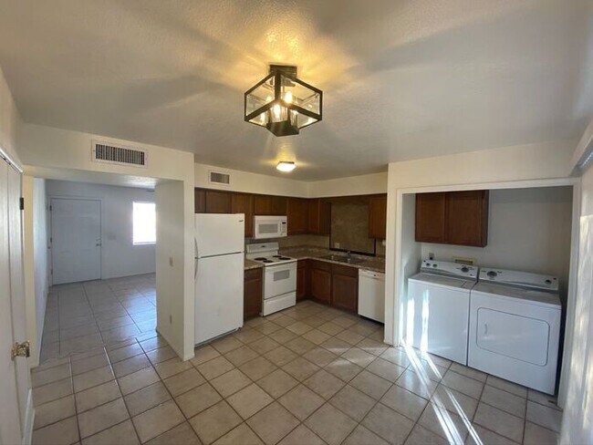 Building Photo - 5758 E 24th St