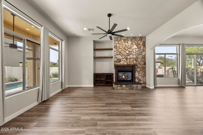 Building Photo - 3653 E Sands Dr