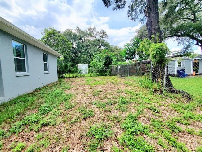 Building Photo - 2616 E Cayuga St