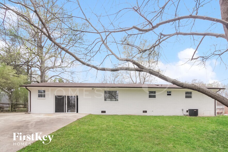 Building Photo - 2408 Gemway Dr