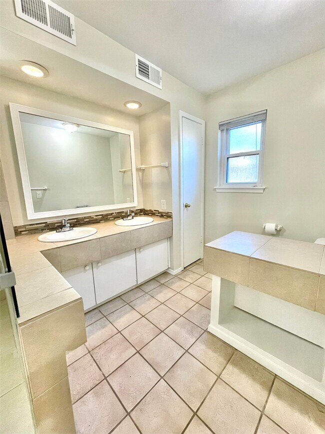 Building Photo - 307 Whitecap Dr