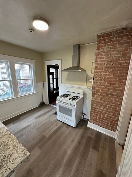 Building Photo - 1302 W 102nd St