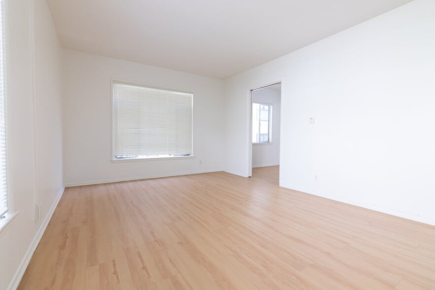 Building Photo - 729 Gayley Ave
