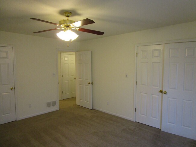 Building Photo - 1725-1727-1727 Louise Cir