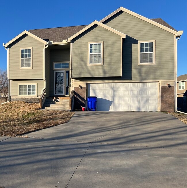 Primary Photo - 3112 Oakwood Dr