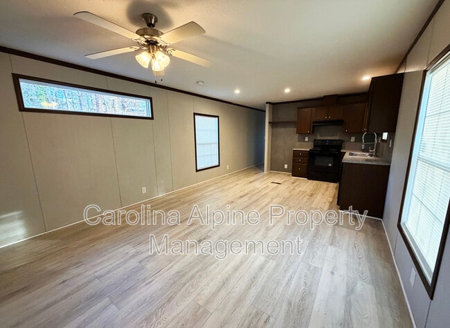 Building Photo - 786 Skylark Ln