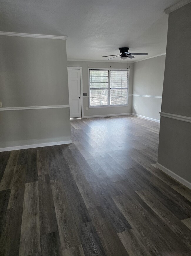 Building Photo - 331 Robin Ave