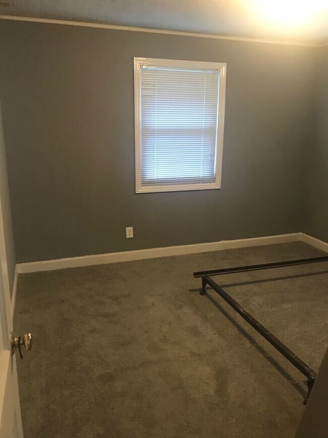 Building Photo - Move in Ready!!