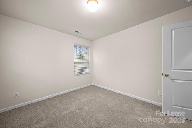 Building Photo - 711 Lackey St