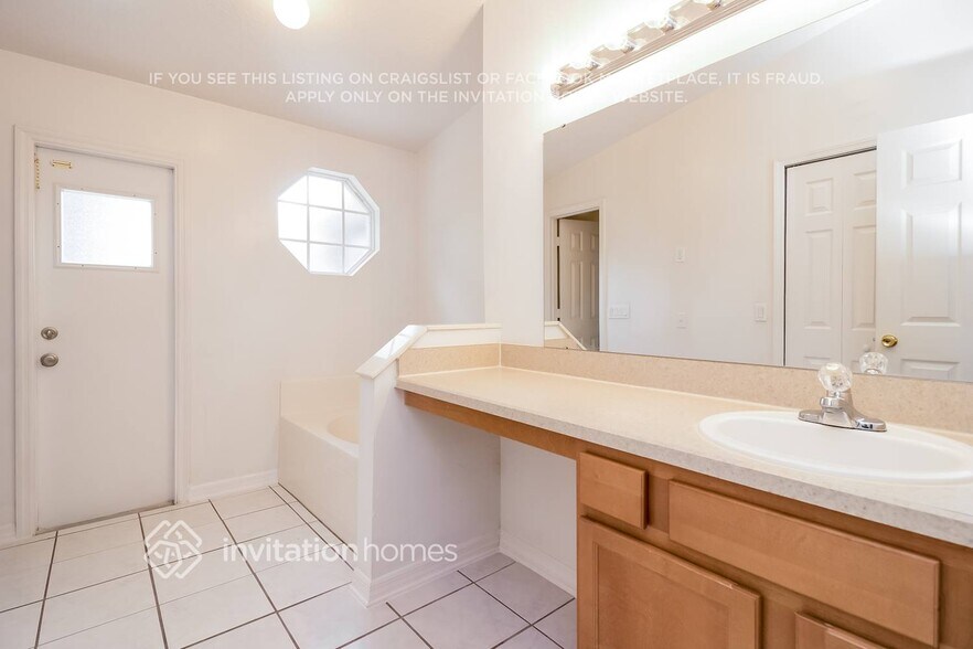 Building Photo - 839 Delfino Pl