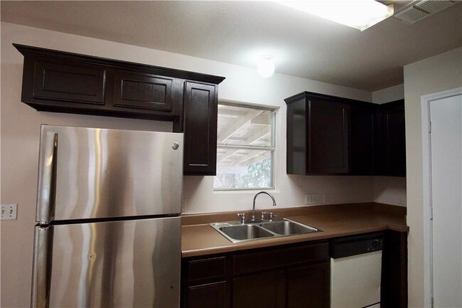 Building Photo - 4814 Walden Cir