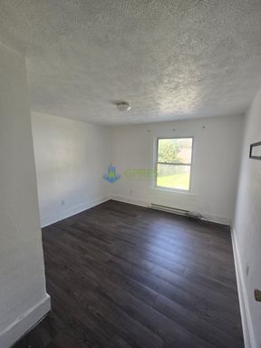 Building Photo - Two bedroom, 2nd floor apartment for rent in New Kensington