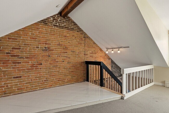 Building Photo - 25 Munroe St