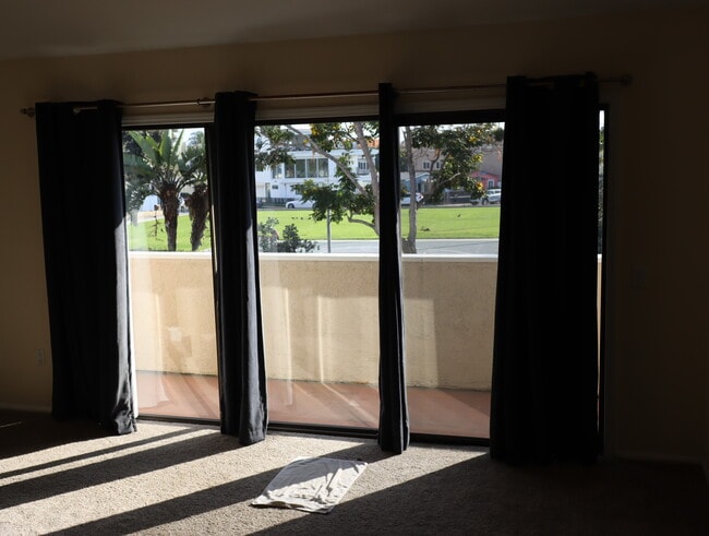 Building Photo - 4453 West Coast Hwy