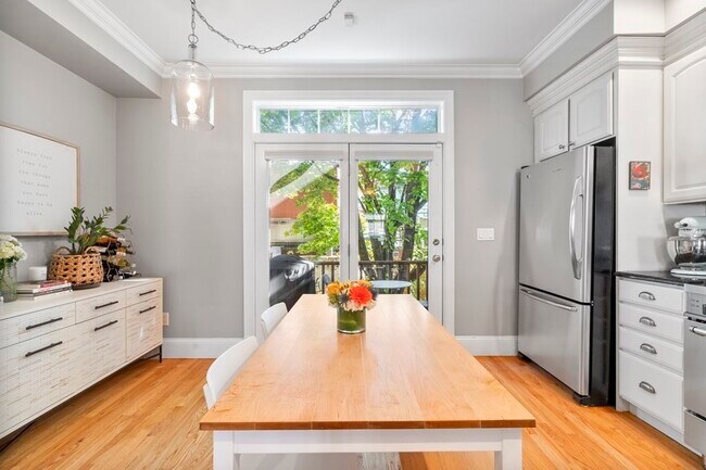 Building Photo - 10 S Sydney St