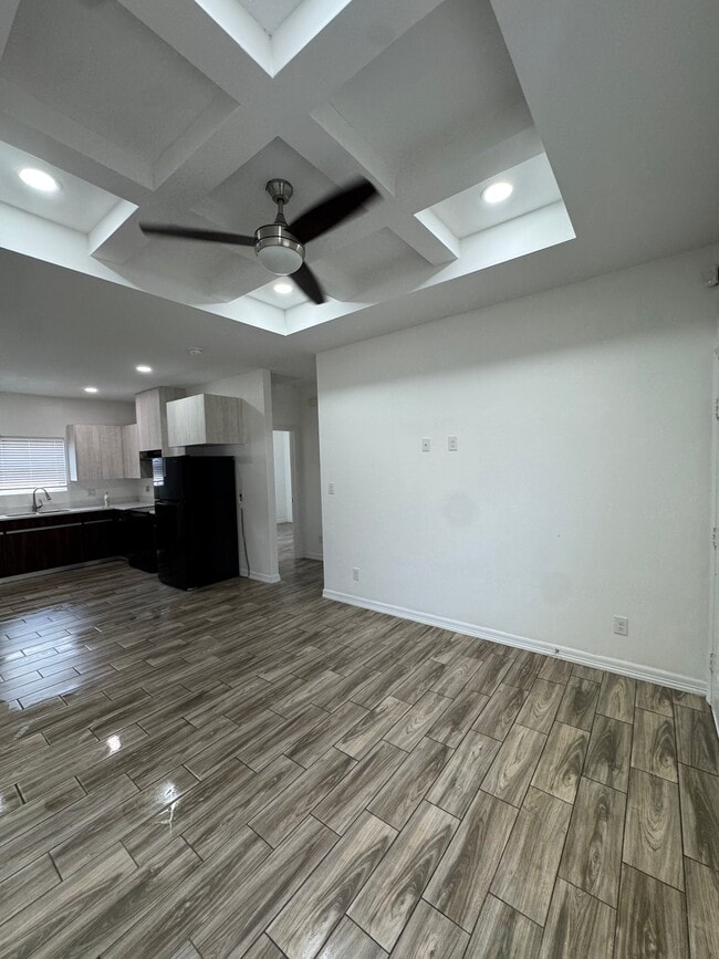 Building Photo - 909 W Kohala Ave