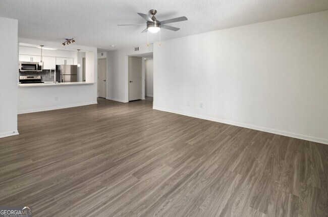 Building Photo - 6873 Peachtree Blvd