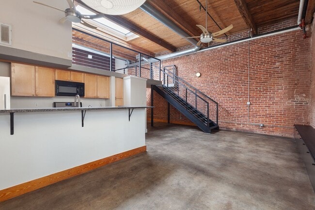 Building Photo - Industrial-Chic 2/2 Loft with Garage Near BeltLine & Downtown