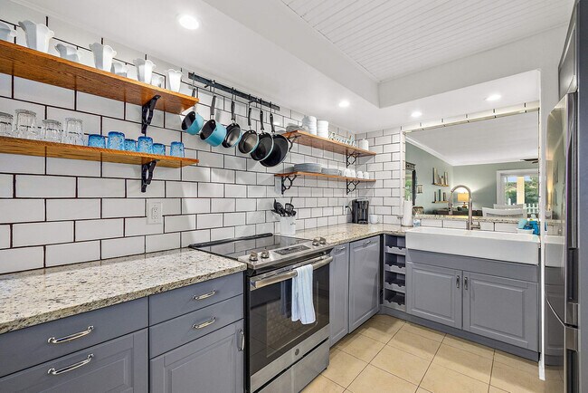 Building Photo - 11 Oceanside Dr