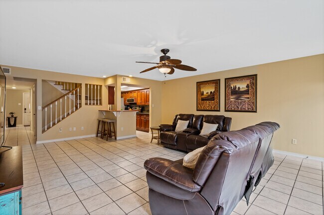 Building Photo - 8426 Williamsburg Cir