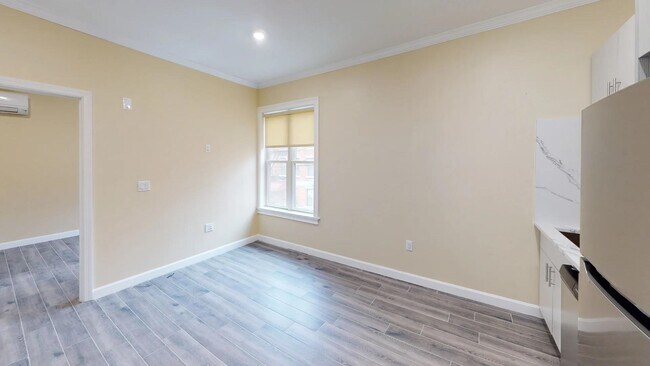 Building Photo - 680 Grand St