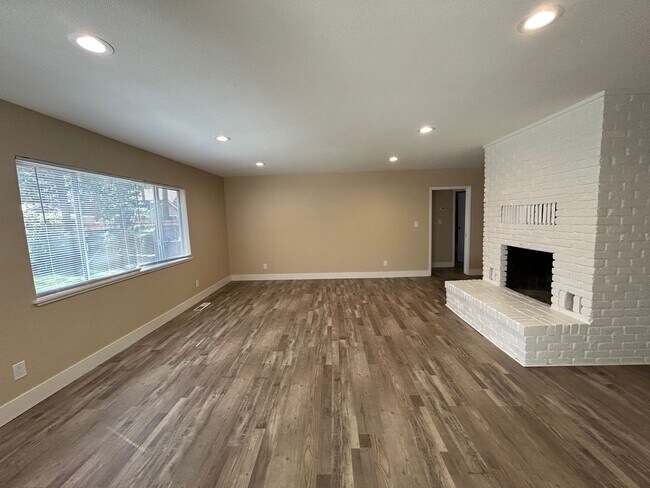 Building Photo - Al Tahoe Home - Single Story with 3 Bed, 2 Bath with 2 Car Garage