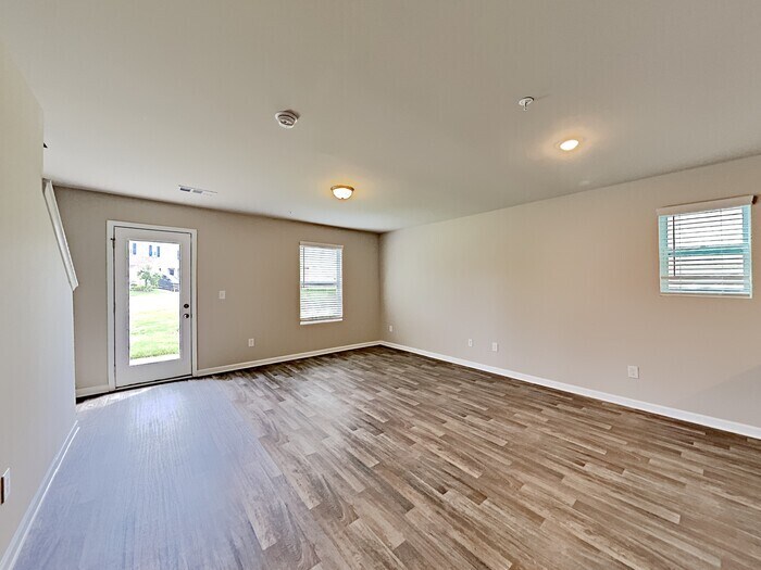 Building Photo - 2129 Belmont Cir NE