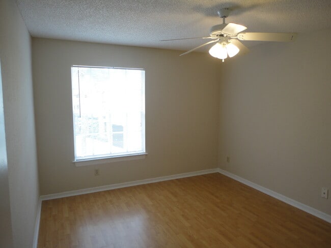 Building Photo - MOVE-IN SPECIAL!! 2br/2ba Second Floor Tradewinds Condo!