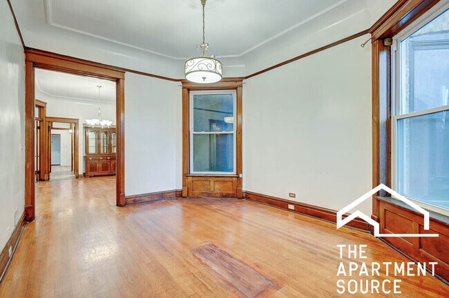 Building Photo - 4736 S Prairie Ave